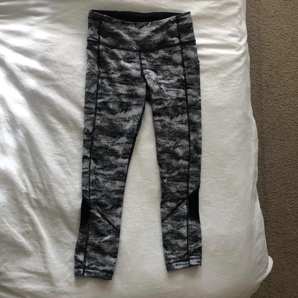 Lulu lemon black and white leggings